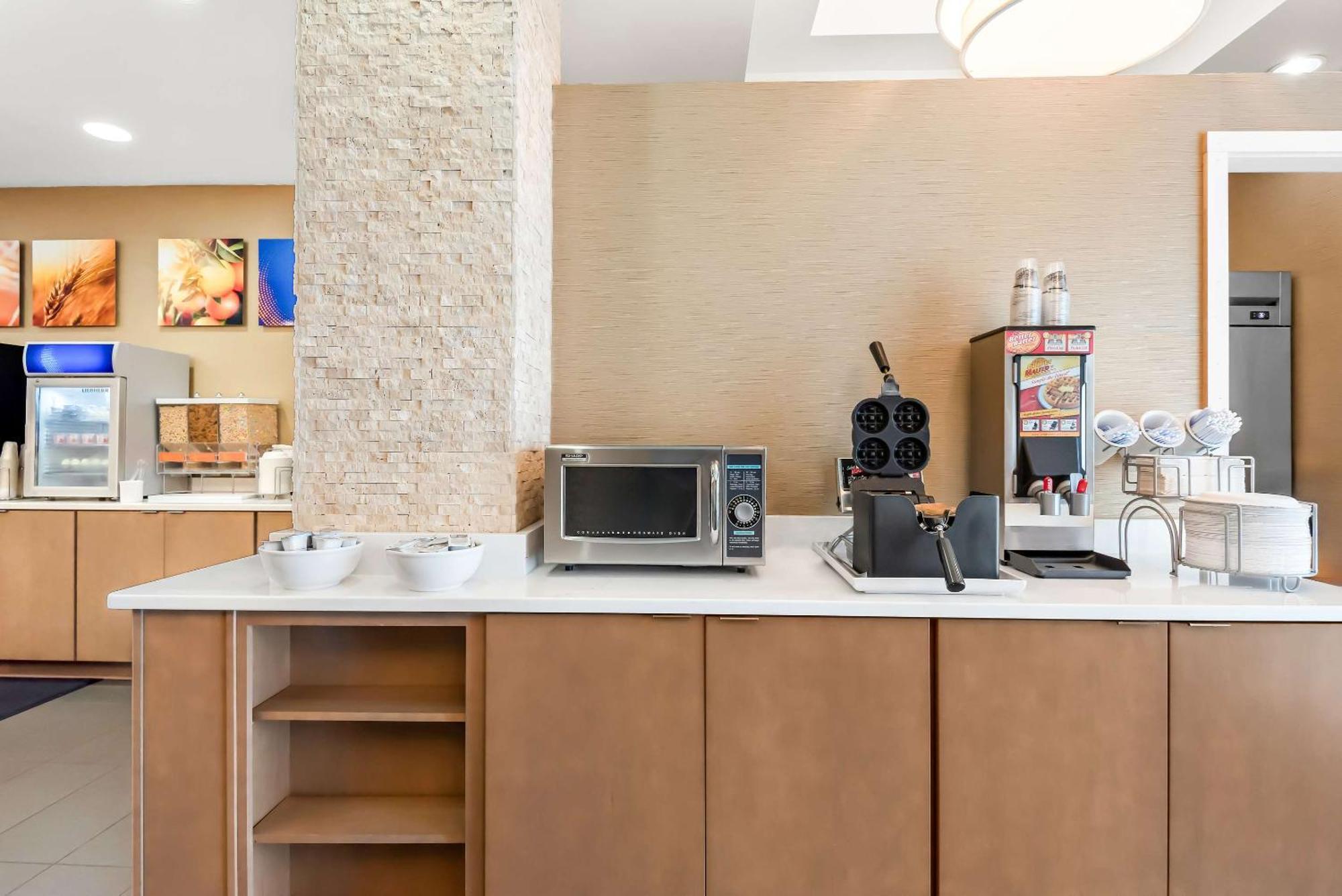 Comfort Suites New Orleans East Eksteriør billede
